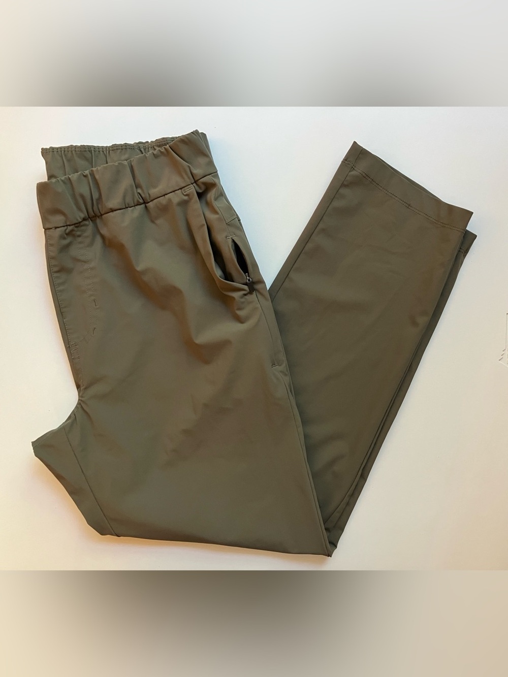 Vuori Miles Tech Ankle Elastic-Waist Pants in Pistachio Green Mid-Rise Medium - Picture 13 of 14
